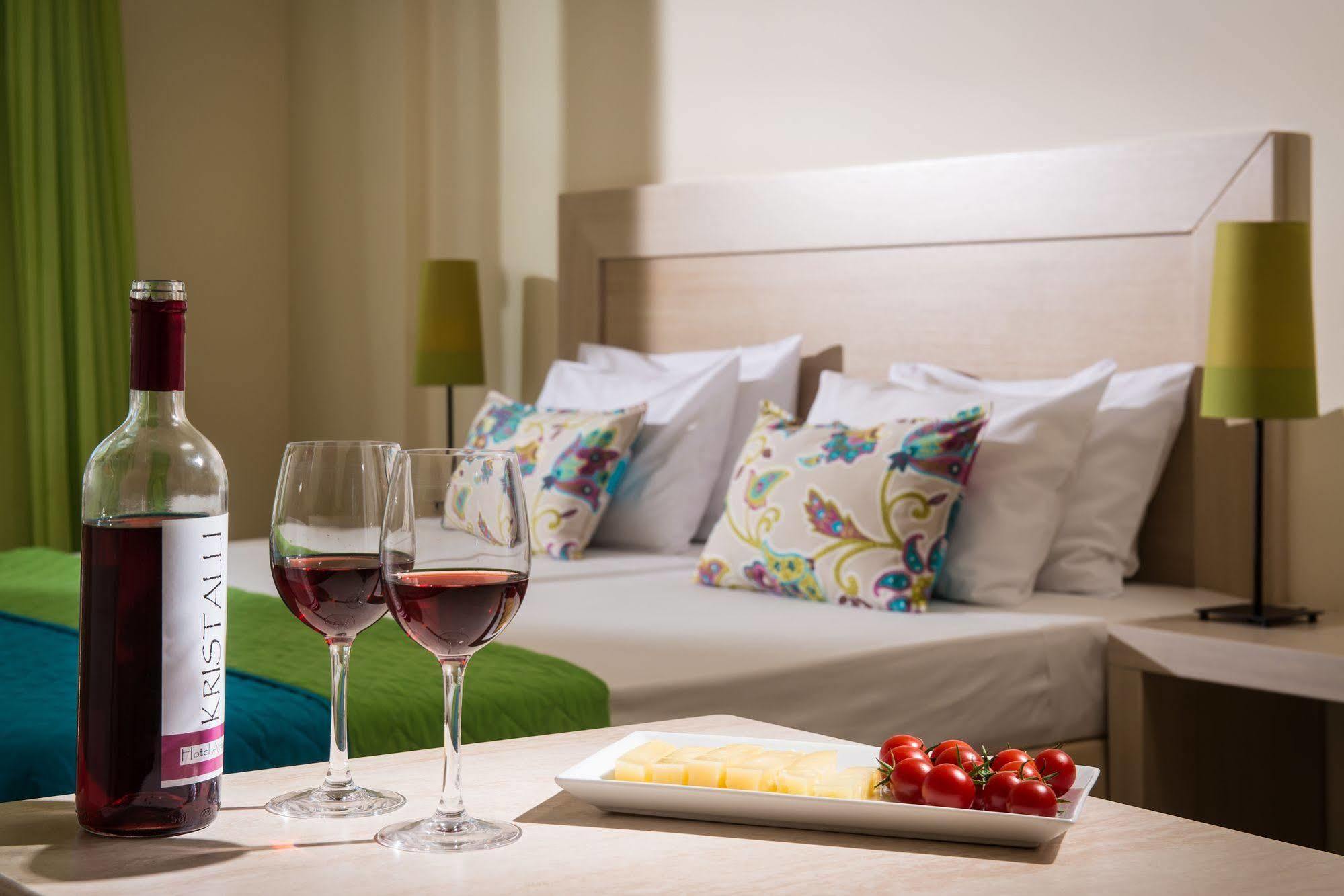 Kristalli Hotel Apartments Малиа Экстерьер фото